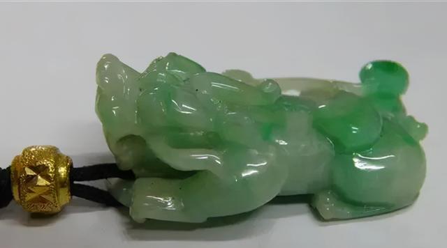 翡翠镯子全是棉为何还那么贵翡翠貔貅图片及价格-第1张图片-翡翠网 翡翠镯子全是棉为何还那么贵翡翠貔貅图片及价格-第1张图片-翡翠网