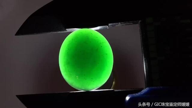 怎么看翡翠镯子翡翠手镯鉴别强光-第4张图片-翡翠网 怎么看翡翠镯子翡翠手镯鉴别强光-第4张图片-翡翠网