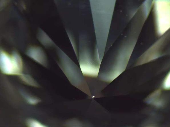 什么是莫桑石什么是莫桑钻和钻石有什么区别-第3张图片-翡翠网 什么是莫桑石什么是莫桑钻和钻石有什么区别-第3张图片-翡翠网