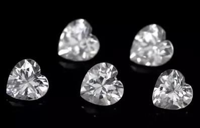 南非钻石和锆石怎么区分,锆石跟莫桑钻哪个好-第3张图片-翡翠网 南非钻石和锆石怎么区分,锆石跟莫桑钻哪个好-第3张图片-翡翠网