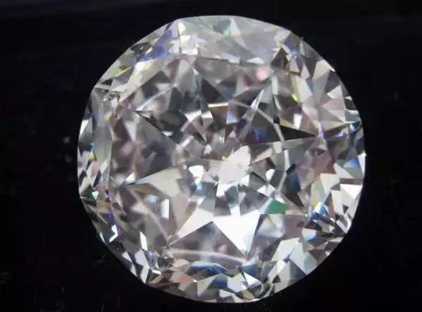 南非钻石和锆石怎么区分,锆石跟莫桑钻哪个好-第6张图片-翡翠网 南非钻石和锆石怎么区分,锆石跟莫桑钻哪个好-第6张图片-翡翠网