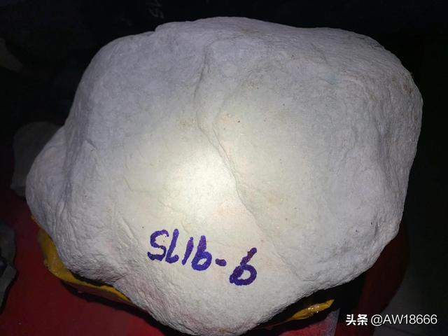 缅甸翡翠的原石基本知识大全,翡翠原石价值-第16张图片-翡翠网 缅甸翡翠的原石基本知识大全,翡翠原石价值-第16张图片-翡翠网