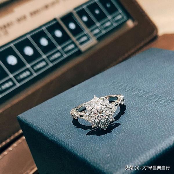 5000钻戒卖了值多少钱,1万元钻戒能典当多少钱-第3张图片-翡翠网 5000钻戒卖了值多少钱,1万元钻戒能典当多少钱-第3张图片-翡翠网