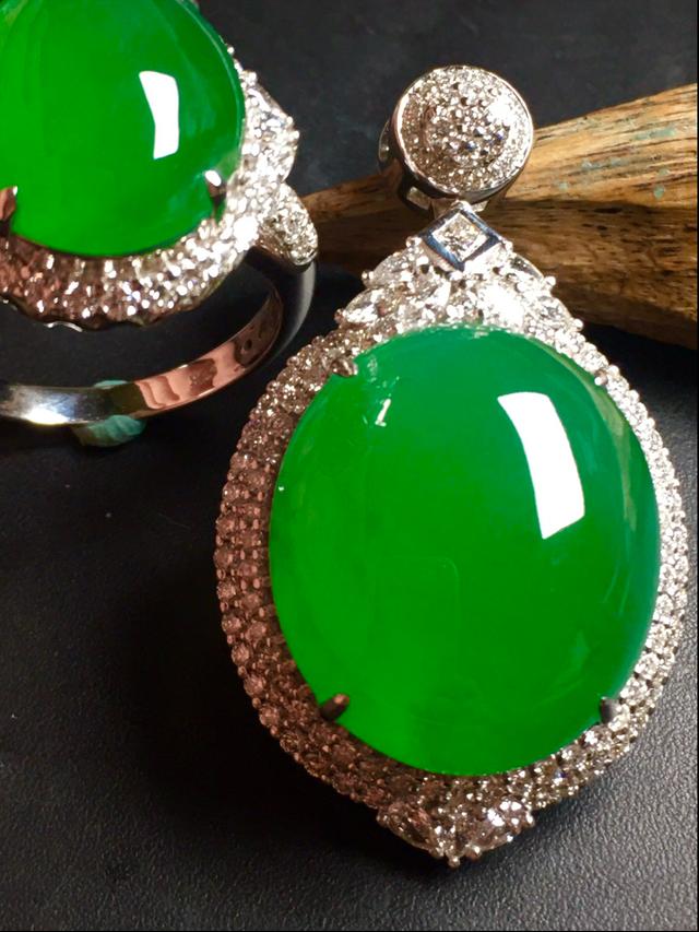 冰种正阳绿翡翠价格的简单介绍-第6张图片-翡翠网 冰种正阳绿翡翠价格的简单介绍-第6张图片-翡翠网