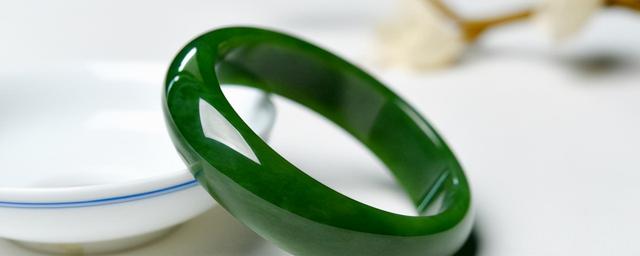 冰种正阳绿翡翠价格的简单介绍-第7张图片-翡翠网 冰种正阳绿翡翠价格的简单介绍-第7张图片-翡翠网