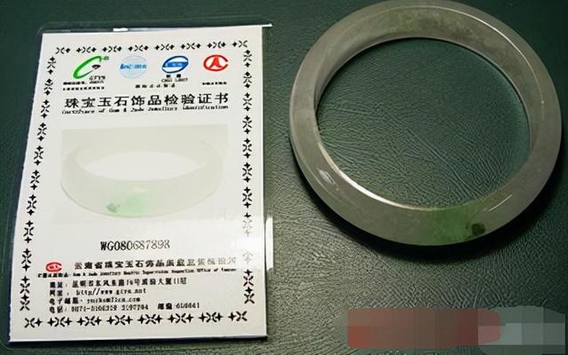 冰种正阳绿翡翠价格的简单介绍-第10张图片-翡翠网 冰种正阳绿翡翠价格的简单介绍-第10张图片-翡翠网