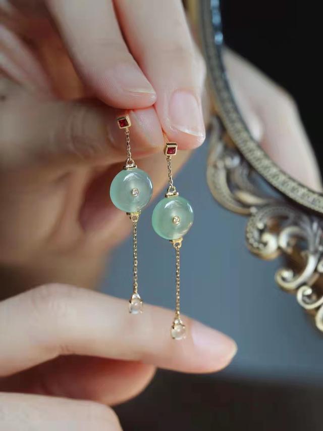 蔚蓝真假翡翠知识,香奈儿蔚蓝香水真假分辨图-第1张图片-翡翠网