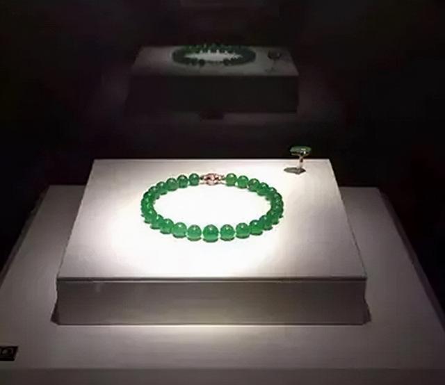 最贵的翡翠手镯2亿的简单介绍-第13张图片-翡翠网 最贵的翡翠手镯2亿的简单介绍-第13张图片-翡翠网