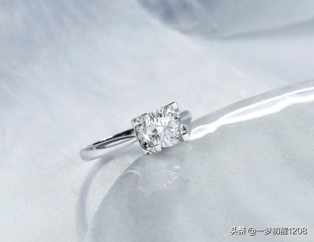 钻石销售的浪漫话术钻石与爱情浪漫句子-第3张图片-翡翠网 钻石销售的浪漫话术钻石与爱情浪漫句子-第3张图片-翡翠网