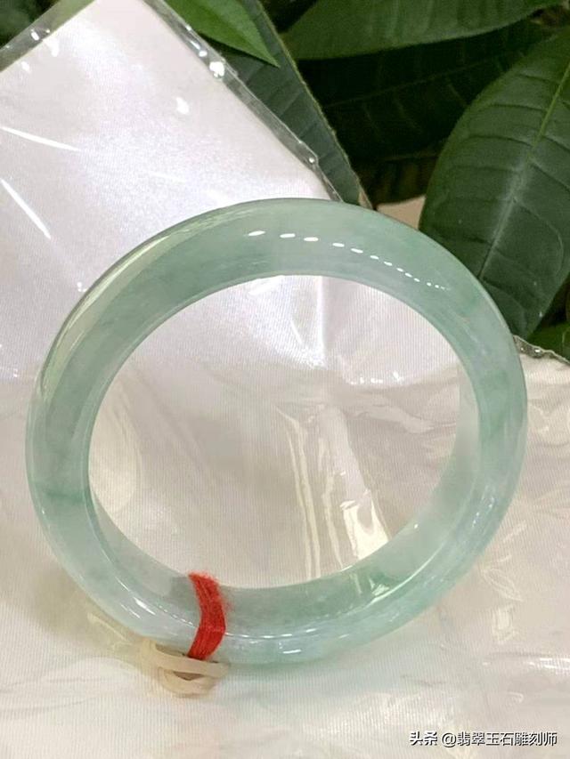 个人翡翠手镯想要出手男戴银手镯的忌讳-第7张图片-翡翠网 个人翡翠手镯想要出手男戴银手镯的忌讳-第7张图片-翡翠网