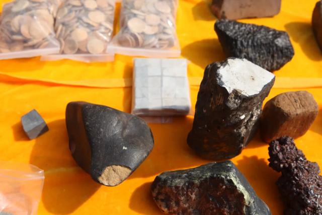 翡翠原石批发,淄博正冰翡翠原石批发市场-第20张图片-翡翠网 翡翠原石批发,淄博正冰翡翠原石批发市场-第20张图片-翡翠网