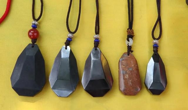 翡翠原石批发,淄博正冰翡翠原石批发市场-第36张图片-翡翠网 翡翠原石批发,淄博正冰翡翠原石批发市场-第36张图片-翡翠网