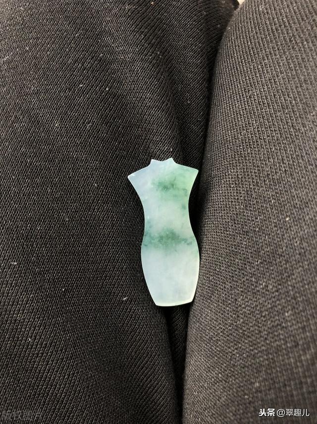 翡翠知识讲堂黑翠的简单介绍-第2张图片-翡翠网 翡翠知识讲堂黑翠的简单介绍-第2张图片-翡翠网