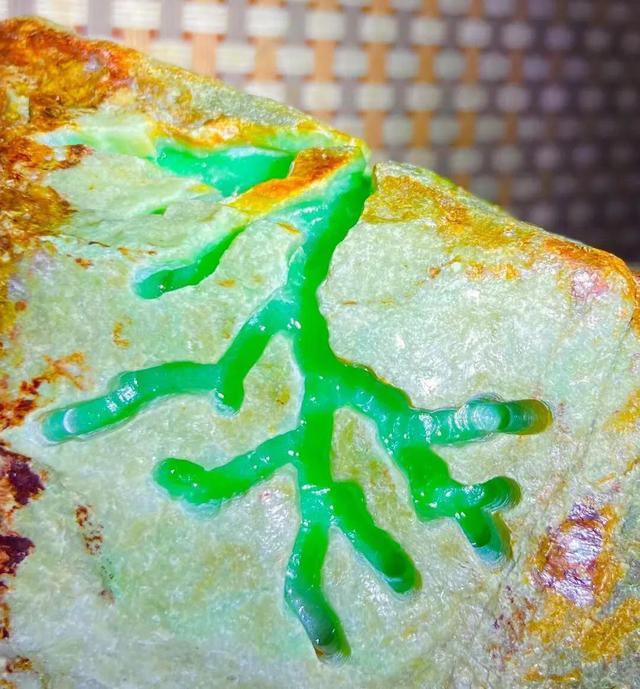 包含正场木那翡翠原石基础知识的词条-第1张图片-翡翠网 包含正场木那翡翠原石基础知识的词条-第1张图片-翡翠网