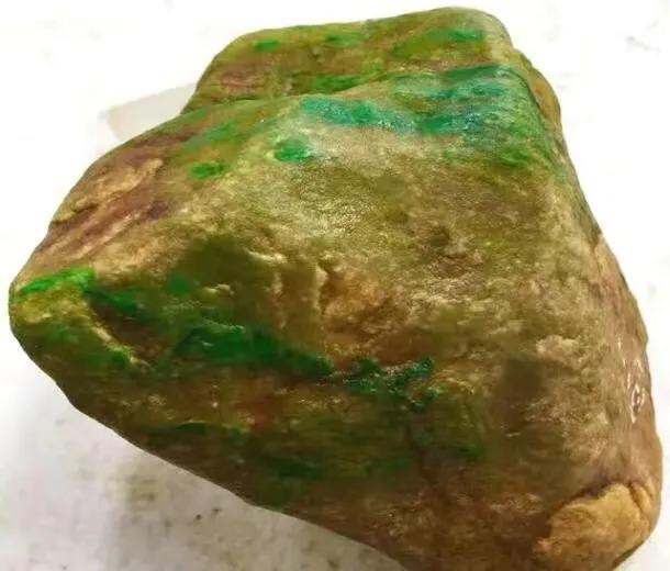 包含正场木那翡翠原石基础知识的词条-第4张图片-翡翠网 包含正场木那翡翠原石基础知识的词条-第4张图片-翡翠网