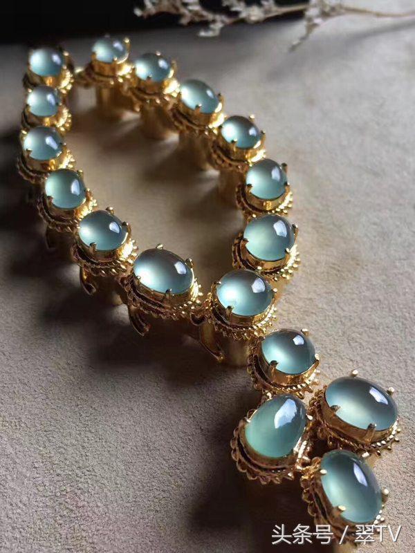 高冰晴水和田玉价格高冰晴水翡翠价格-第3张图片-翡翠网 高冰晴水和田玉价格高冰晴水翡翠价格-第3张图片-翡翠网