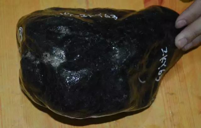 包含翡翠原石的种类的词条-第9张图片-翡翠网