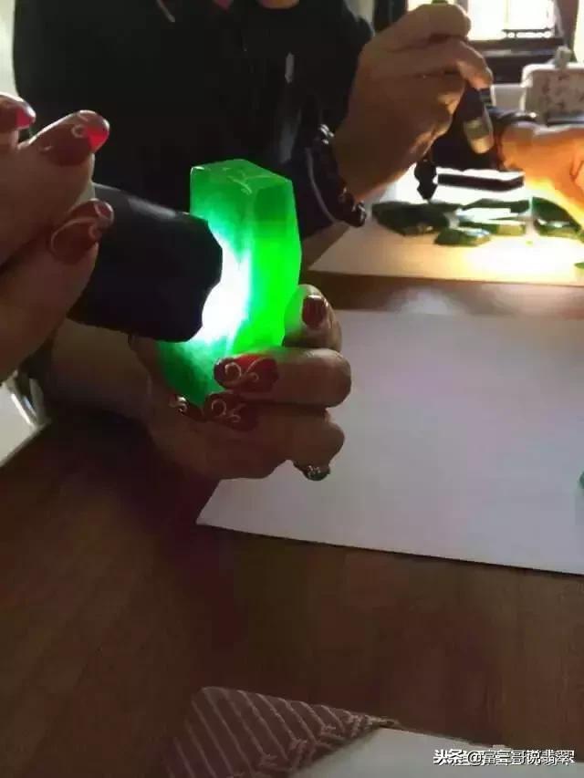 包含喜欢翡翠原石的都是什么老板的词条-第11张图片-翡翠网 包含喜欢翡翠原石的都是什么老板的词条-第11张图片-翡翠网