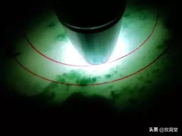 木那翡翠手镯直播视频三种女人不适合戴翡翠-第3张图片-翡翠网 木那翡翠手镯直播视频三种女人不适合戴翡翠-第3张图片-翡翠网