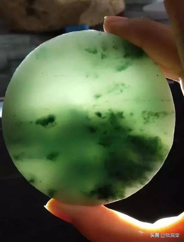 木那翡翠手镯直播视频三种女人不适合戴翡翠-第6张图片-翡翠网 木那翡翠手镯直播视频三种女人不适合戴翡翠-第6张图片-翡翠网