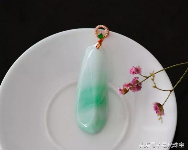 别人带过的翡翠手镯回来要怎么弄买别人二手玉能戴啊-第4张图片-翡翠网 别人带过的翡翠手镯回来要怎么弄买别人二手玉能戴啊-第4张图片-翡翠网