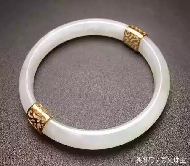 别人带过的翡翠手镯回来要怎么弄买别人二手玉能戴啊-第7张图片-翡翠网 别人带过的翡翠手镯回来要怎么弄买别人二手玉能戴啊-第7张图片-翡翠网