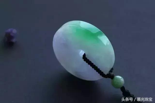 别人带过的翡翠手镯回来要怎么弄买别人二手玉能戴啊-第8张图片-翡翠网 别人带过的翡翠手镯回来要怎么弄买别人二手玉能戴啊-第8张图片-翡翠网