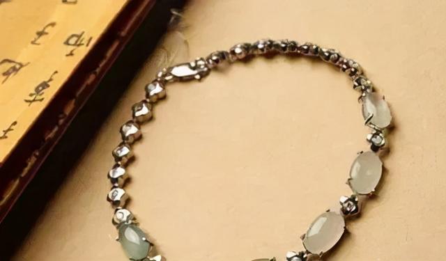 翡翠手链的价格及图片,翡翠貔貅手链价格-第1张图片-翡翠网