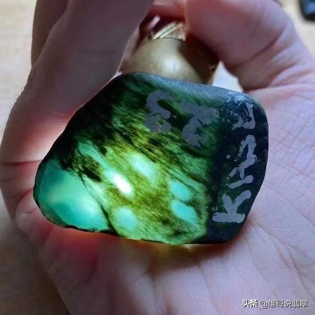 翡翠原石入门知识,翡翠原石销售方法-第2张图片-翡翠网 翡翠原石入门知识,翡翠原石销售方法-第2张图片-翡翠网