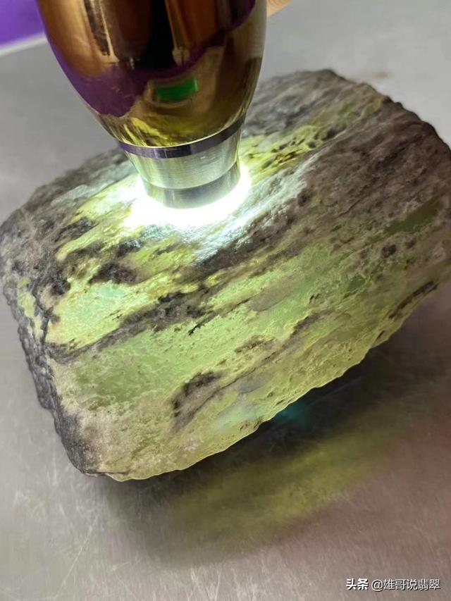 翡翠原石入门知识,翡翠原石销售方法-第3张图片-翡翠网 翡翠原石入门知识,翡翠原石销售方法-第3张图片-翡翠网