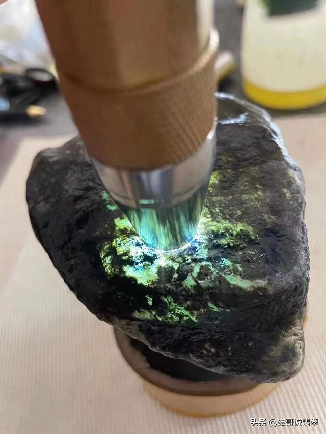 翡翠原石入门知识,翡翠原石销售方法-第7张图片-翡翠网 翡翠原石入门知识,翡翠原石销售方法-第7张图片-翡翠网