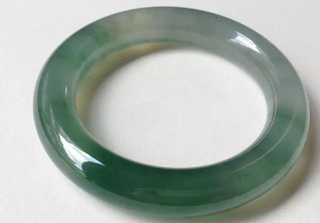 绿水翡翠价格行情的简单介绍-第4张图片-翡翠网 绿水翡翠价格行情的简单介绍-第4张图片-翡翠网