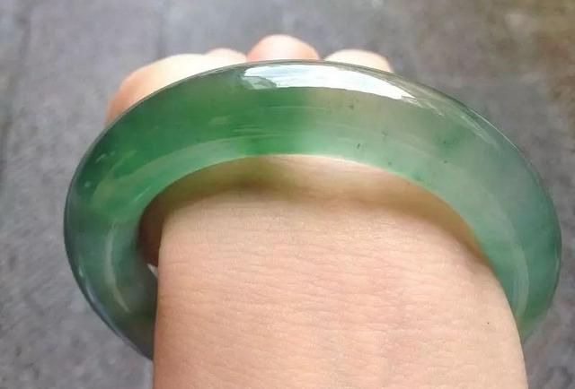 绿水翡翠价格行情的简单介绍-第5张图片-翡翠网 绿水翡翠价格行情的简单介绍-第5张图片-翡翠网