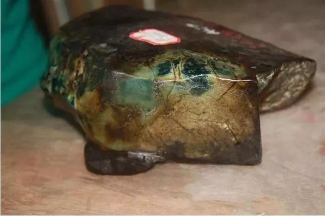 翡翠原石纹图翡翠原石裂纹-第1张图片-翡翠网 翡翠原石纹图翡翠原石裂纹-第1张图片-翡翠网