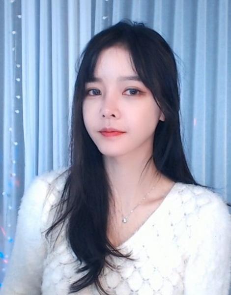 抖音奶片故意走漏两人运动时奶一抖一抖-第2张图片-翡翠网 抖音奶片故意走漏两人运动时奶一抖一抖-第2张图片-翡翠网