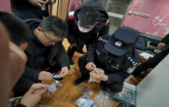 直播代购翡翠原石骗局美女直播翡翠原石图片-第3张图片-翡翠网 直播代购翡翠原石骗局美女直播翡翠原石图片-第3张图片-翡翠网