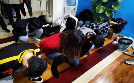 直播代购翡翠原石骗局美女直播翡翠原石图片-第5张图片-翡翠网 直播代购翡翠原石骗局美女直播翡翠原石图片-第5张图片-翡翠网