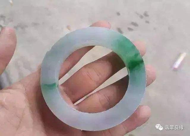 翡翠原石有棉能做手镯吗的简单介绍-第1张图片-翡翠网 翡翠原石有棉能做手镯吗的简单介绍-第1张图片-翡翠网