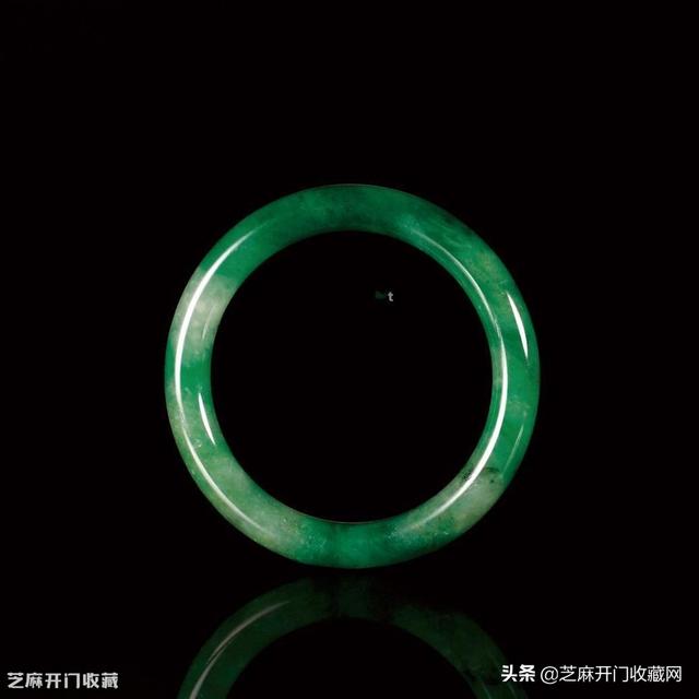 贵妃翡翠手镯寓意,同样质量的圆翡翠镯和贵妃镯价格-第2张图片-翡翠网