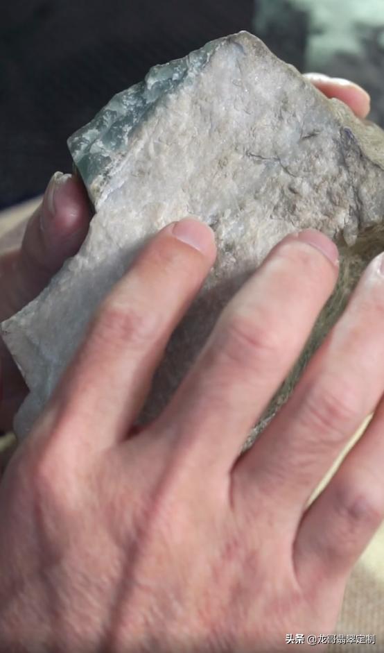 翡翠原石怎么打磨抛光后颜色会变吗翡翠原石变种方式-第4张图片-翡翠网 翡翠原石怎么打磨抛光后颜色会变吗翡翠原石变种方式-第4张图片-翡翠网