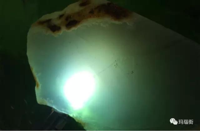 怎么区分玉石和玛瑙玉翡翠玛瑙的原石一样吗-第2张图片-翡翠网 怎么区分玉石和玛瑙玉翡翠玛瑙的原石一样吗-第2张图片-翡翠网