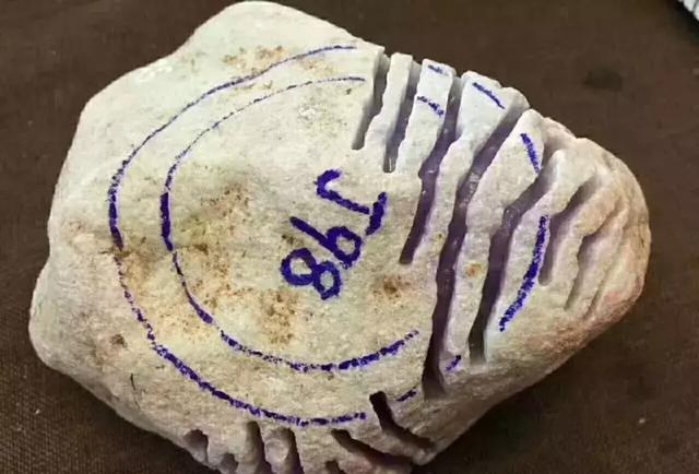 一个亿的翡翠原石极品桃花春翡翠原石-第1张图片-翡翠网 一个亿的翡翠原石极品桃花春翡翠原石-第1张图片-翡翠网