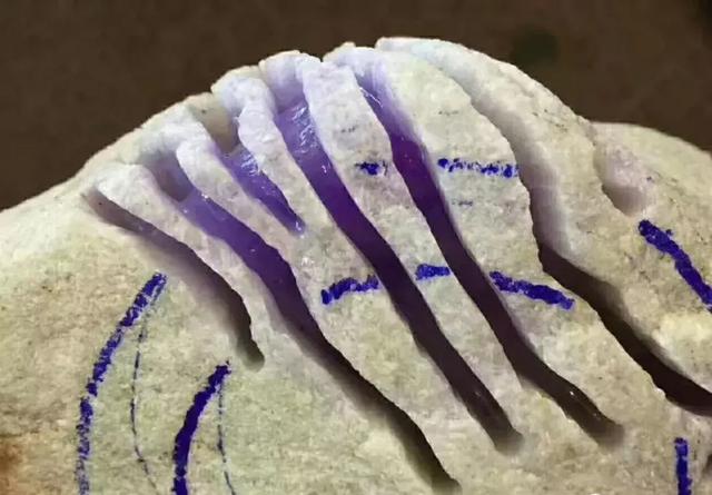 一个亿的翡翠原石极品桃花春翡翠原石-第3张图片-翡翠网 一个亿的翡翠原石极品桃花春翡翠原石-第3张图片-翡翠网