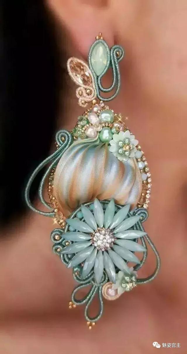 翡翠手镯可以用手盘玩吗翡翠珠子手镯如何盘玩-第2张图片-翡翠网 翡翠手镯可以用手盘玩吗翡翠珠子手镯如何盘玩-第2张图片-翡翠网