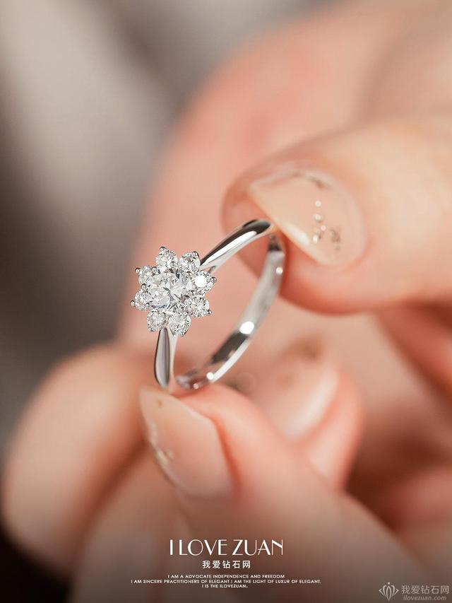 钻戒经典款式图片,钻戒款式图片大全新款-第13张图片-翡翠网 钻戒经典款式图片,钻戒款式图片大全新款-第13张图片-翡翠网