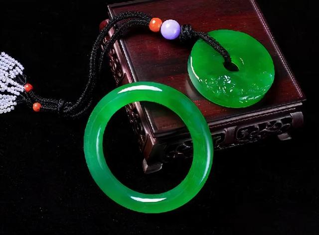 大马坎翡翠原石多少钱原石翡翠毛料生意好做吗-第7张图片-翡翠网 大马坎翡翠原石多少钱原石翡翠毛料生意好做吗-第7张图片-翡翠网