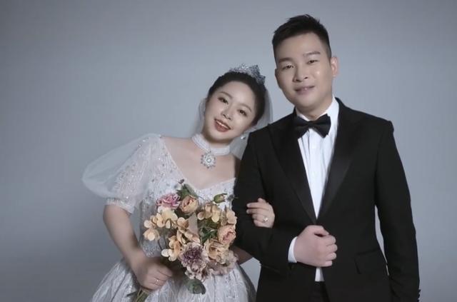 豪华钻石戒指,结婚的钻戒大概花多少钱-第9张图片-翡翠网 豪华钻石戒指,结婚的钻戒大概花多少钱-第9张图片-翡翠网