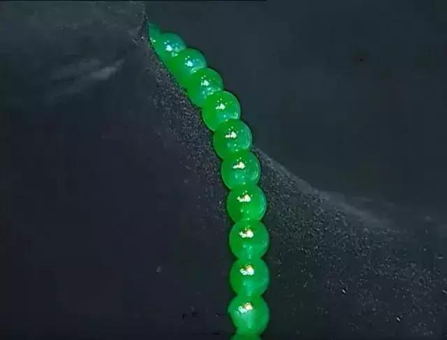 翡翠原石65公斤翡翠原石的价位-第7张图片-翡翠网 翡翠原石65公斤翡翠原石的价位-第7张图片-翡翠网