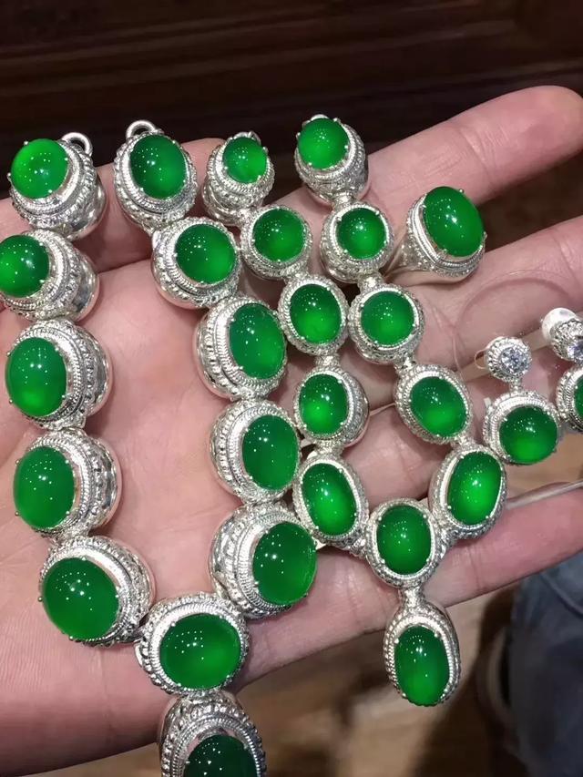 翡翠原石65公斤翡翠原石的价位-第14张图片-翡翠网 翡翠原石65公斤翡翠原石的价位-第14张图片-翡翠网