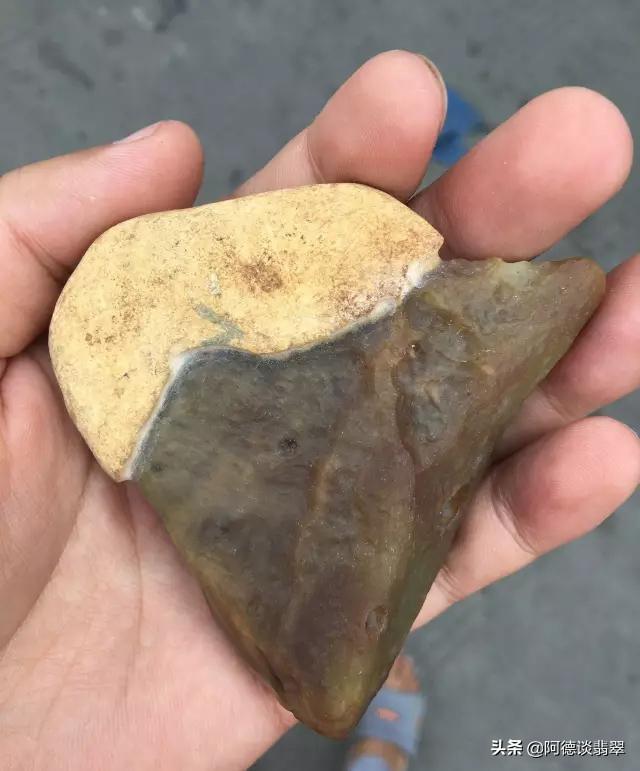 翡翠原石打灯红雾,翡翠原石图片-第2张图片-翡翠网 翡翠原石打灯红雾,翡翠原石图片-第2张图片-翡翠网